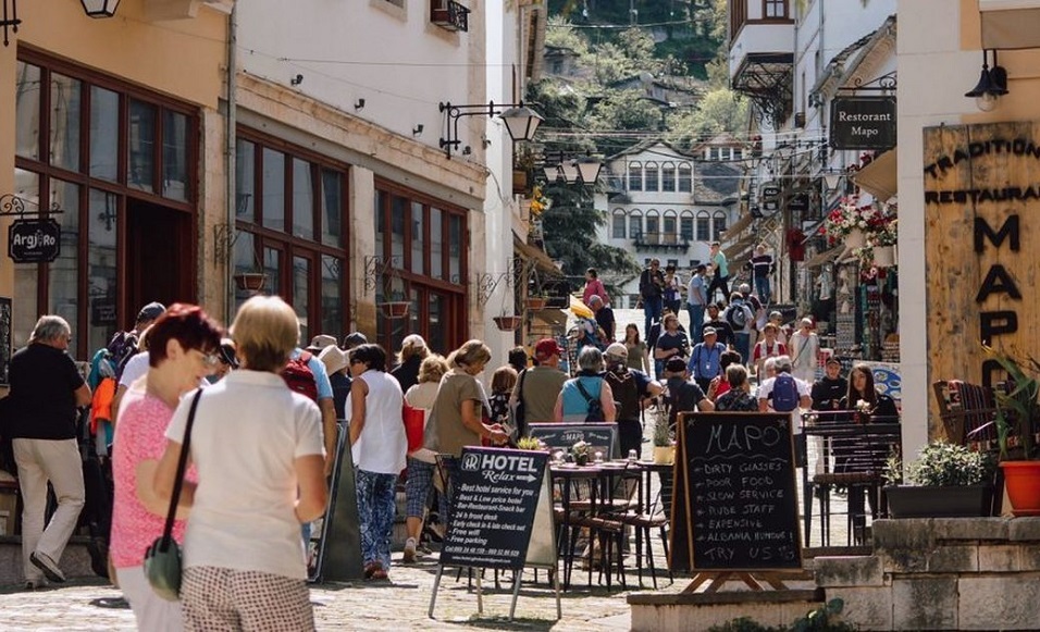 Rreth 1.7 mln nete qendrime ne gusht, gati 92 per qind e turisteve ne hotele